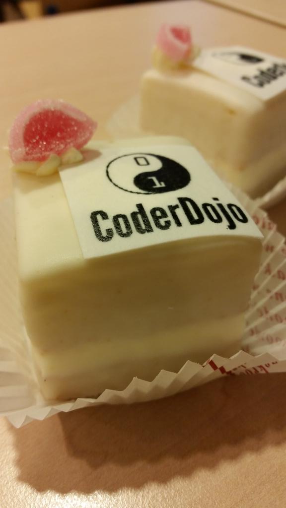 GreetPR's tweet photo. Pitches voor @UPC en @CoderDojo met een heerlijke lekkernij als dank voor onze inspanningen! #spannend #greetpr http://t.co/71thbG0UYL