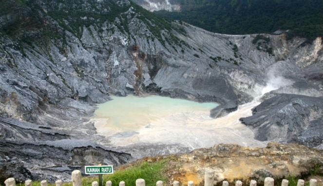 VIVAcoid's tweet photo. Status Gunung Tangkuban Perahu Kembali Normal http://t.co/1gbGmYHmTb http://t.co/folbJ7hBMF