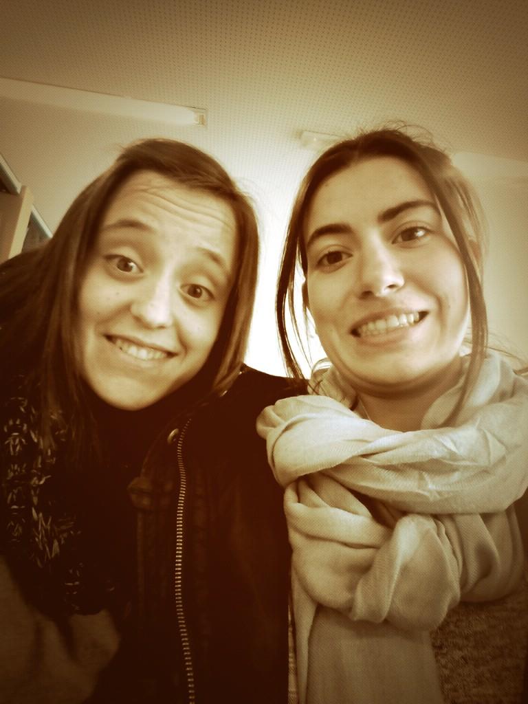 BarrientsLaura's tweet photo. Sobreviviendo con @MartaDF9 al primer día de clase 😁 http://t.co/J9FbRTcyT2