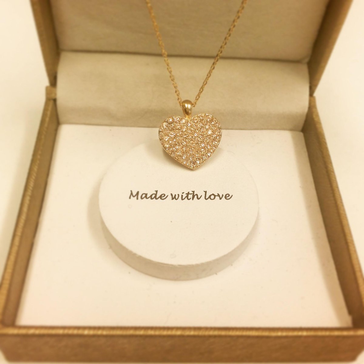 hellofashionuk's tweet photo. Preparing for @TopDrawerLondon and finding that there's always beauty amongst the chaos! http://t.co/pUs1Crm7QF