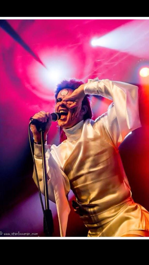 NaomiOneill090's tweet photo. Happy birthday dad! @absolutebowie and happy birthday to the real Mr Bowie @DavidBowieReal 👊🎈🎊🎉🎁 http://t.co/WznahoUxTS
