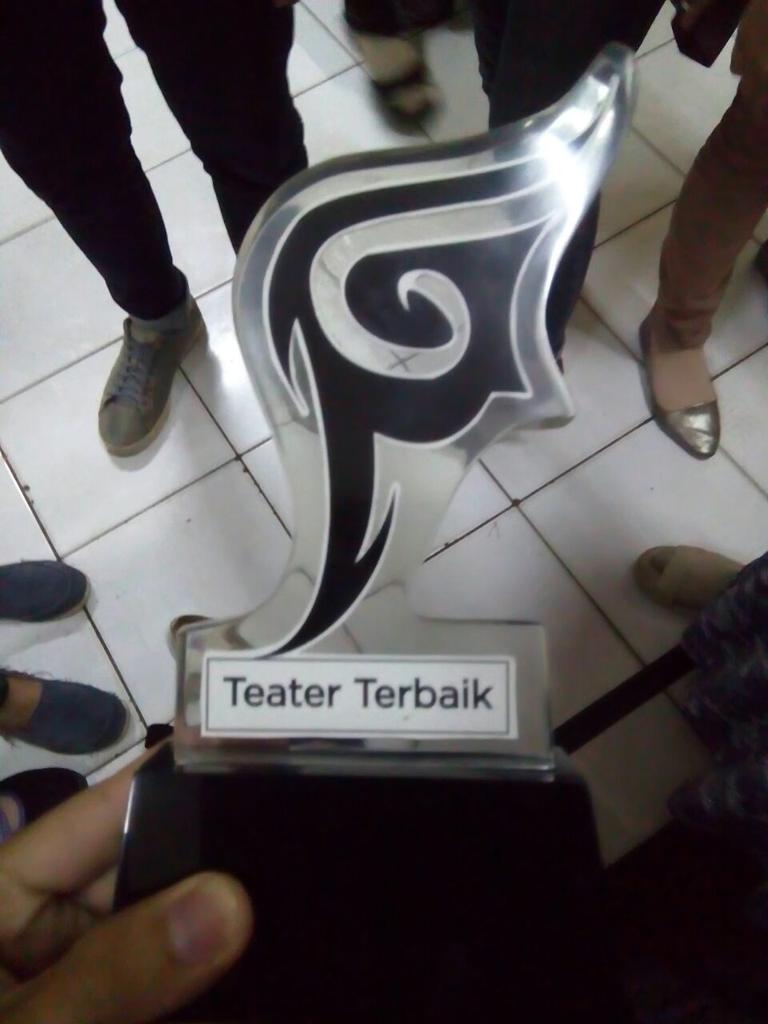 dan selamat untuk kita semua, menjadi TEATER TERBAIK! kalian semua luar biasa abat❤😘