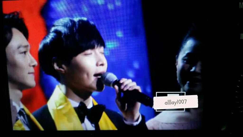 AllLay1007's tweet photo. 140108 Huading Awards #lay #레이 http://t.co/8kqFe7jv6t