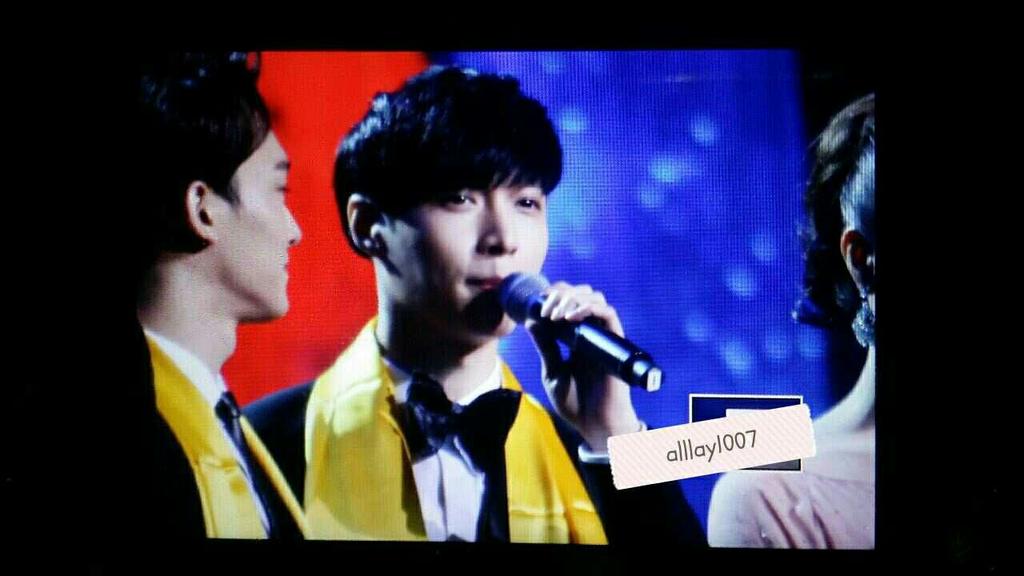 AllLay1007's tweet photo. 140108 Huading Awards #lay #레이 http://t.co/QCp3ABDiwR