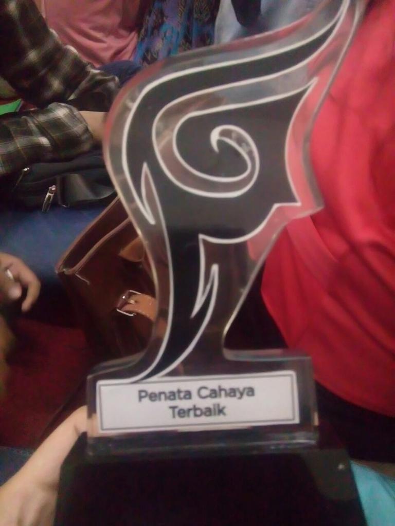 selamat tuk abat <a href="/putrianist/">Putri Anis T</a> menjadi penata cahaya terbaik 😊