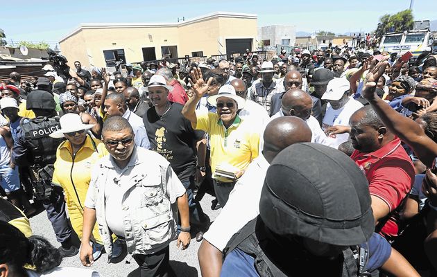 TimesLIVE's tweet photo. Zuma, thousands of ANC supporters retake ANC pledge http://t.co/IhhP4XxHP1 http://t.co/OoVIaj9GD1