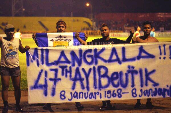 Bukan kalimat kami rindu juara tapi kami rindu sang panglima..milangkala mang ayi ini kado untukmu  #PERSIBJUARADEUI