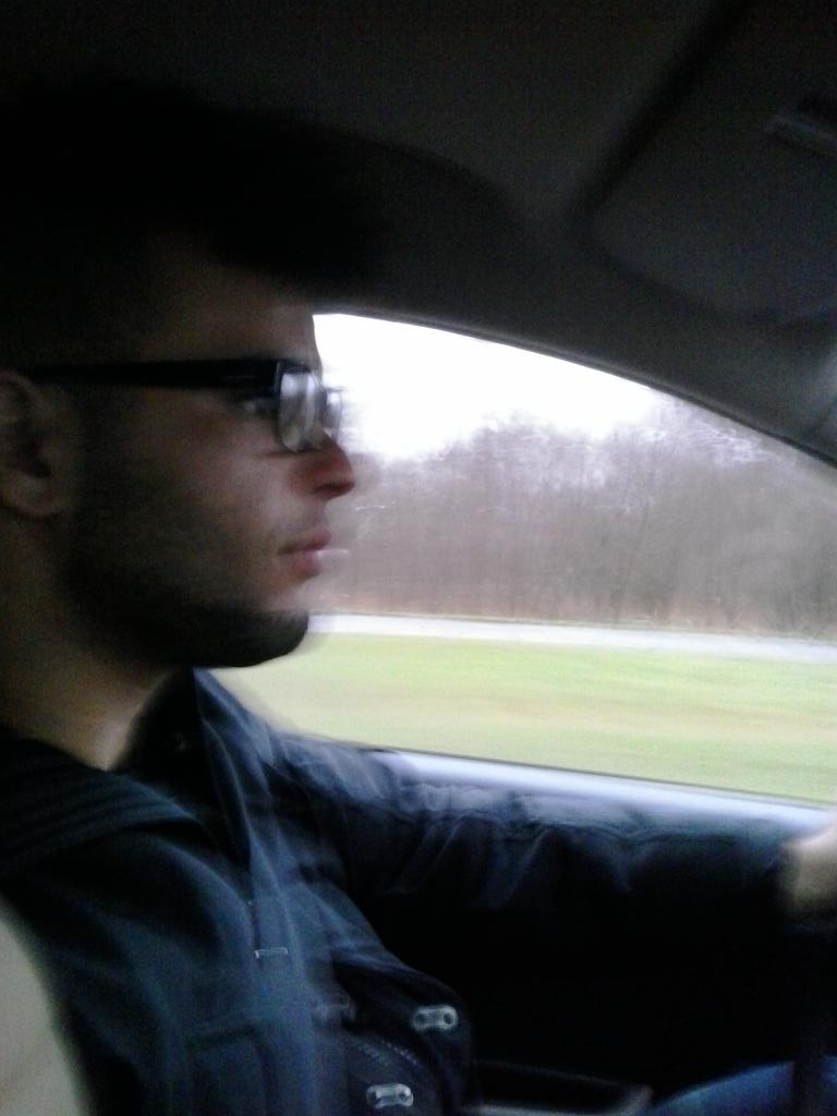 moises_jaen's tweet photo. saliendo del curro camino a casa con el boss @Mjlaptop.... llueve un poco creo. http://t.co/xJlB7UBBNs