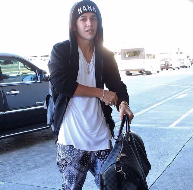 AustinMahoneJPN's tweet photo. #PHOTO LAの空港に到着したAustinです😁(1/6) http://t.co/mNL2pMT5J7