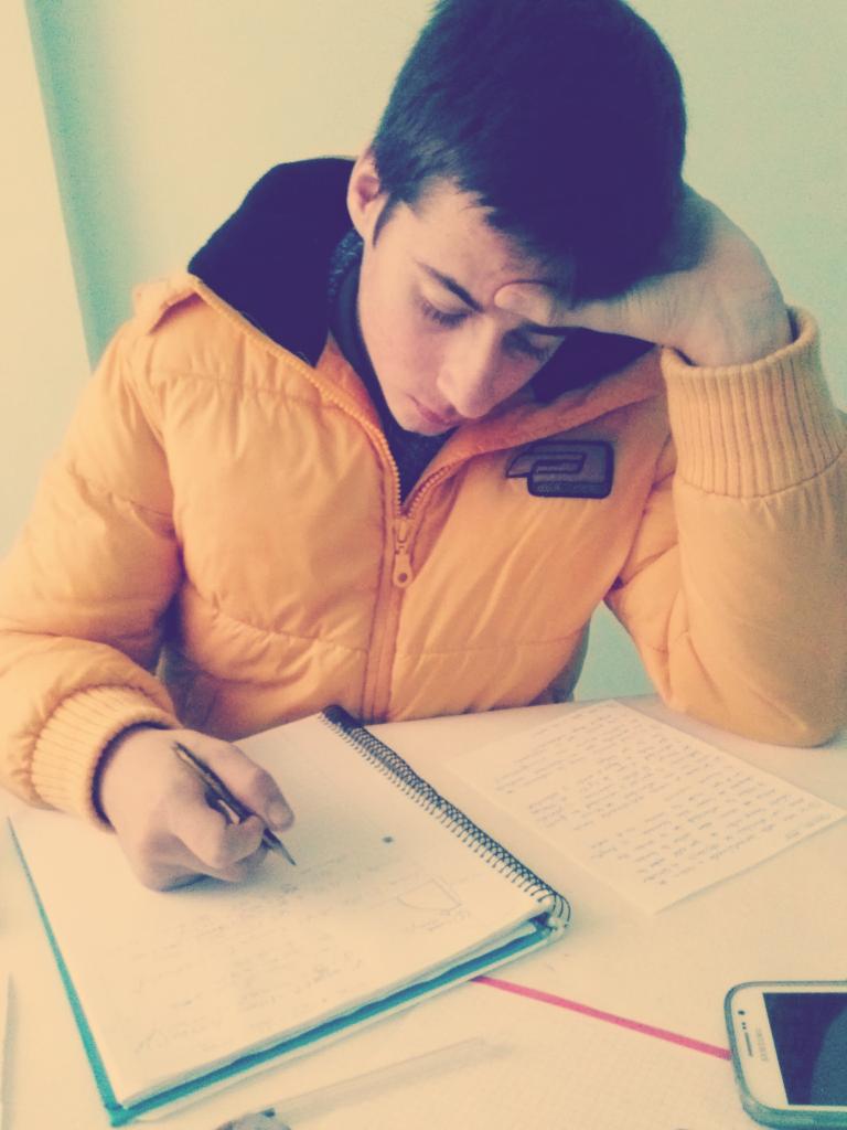 lauraRguezP's tweet photo. Maneiras de facer que se estudia http://t.co/gPr5n4snxX