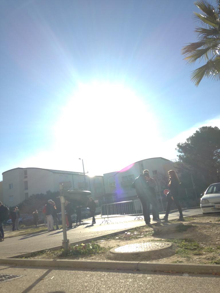 TheGoldNight's tweet photo. Moi durant mon chill sous le sunlight des tropiques à la pause entre 2 partiels #nofilter #realsun http://t.co/kwwwu8eaBw