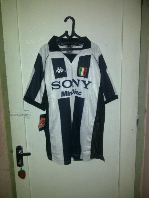 serlypiero's tweet photo. Jersey kesayangan http://t.co/d7YjZqngTK