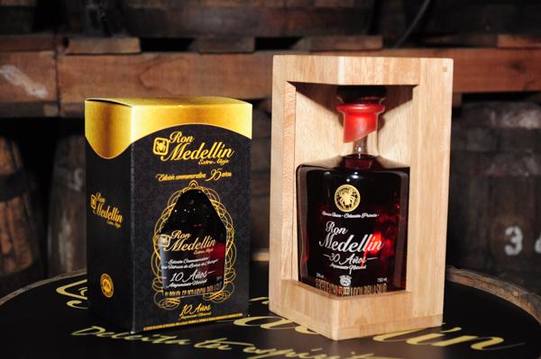 €500 VOORDEEL per pallet Aguardiente of Ron Medellín! Actie geldig tot 1 feb 2015 #Horecava verkoop@paisanl.nl