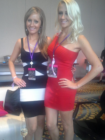 CamConOfficial's tweet photo. Great pic! @TheJesMariexo @PBLIVEpearlz #camcon2014 @PlayboyLive http://t.co/w6IOxBp8a7