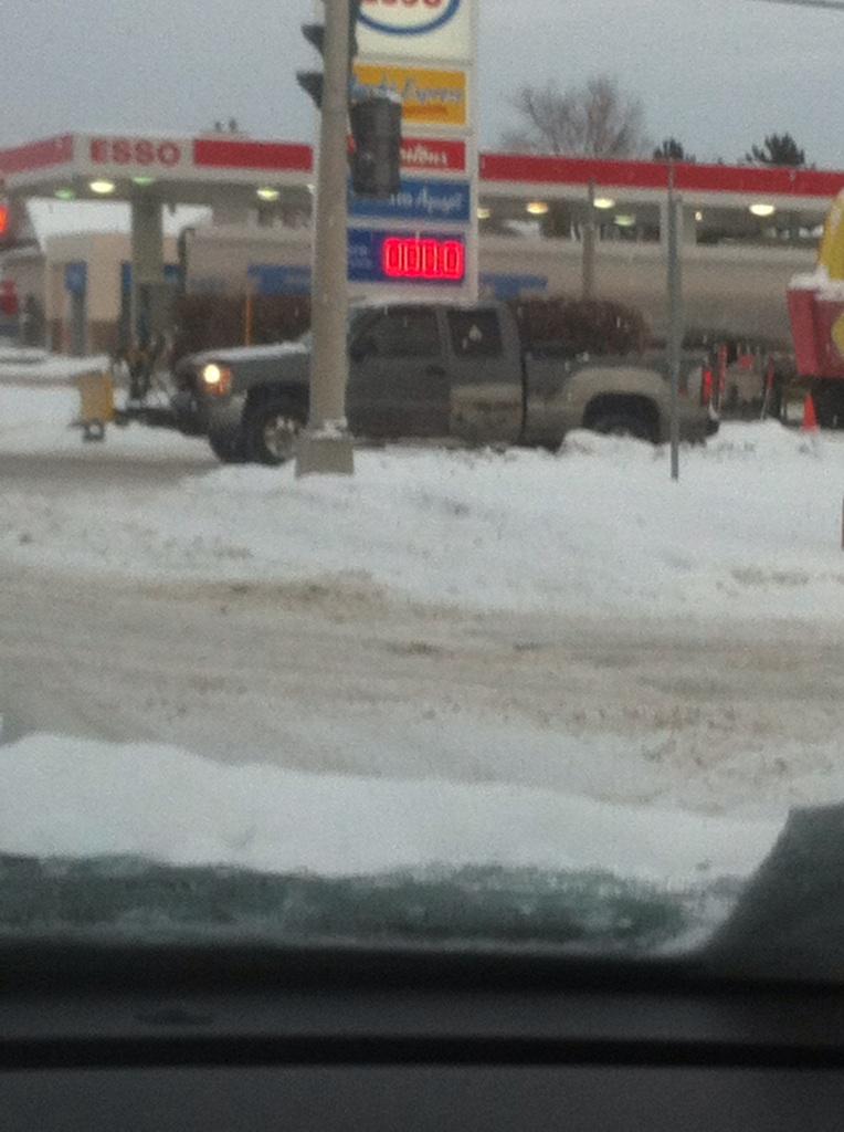 JacobJacques22's tweet photo. Gas price can't be lower than that! http://t.co/GMBHdkGibN