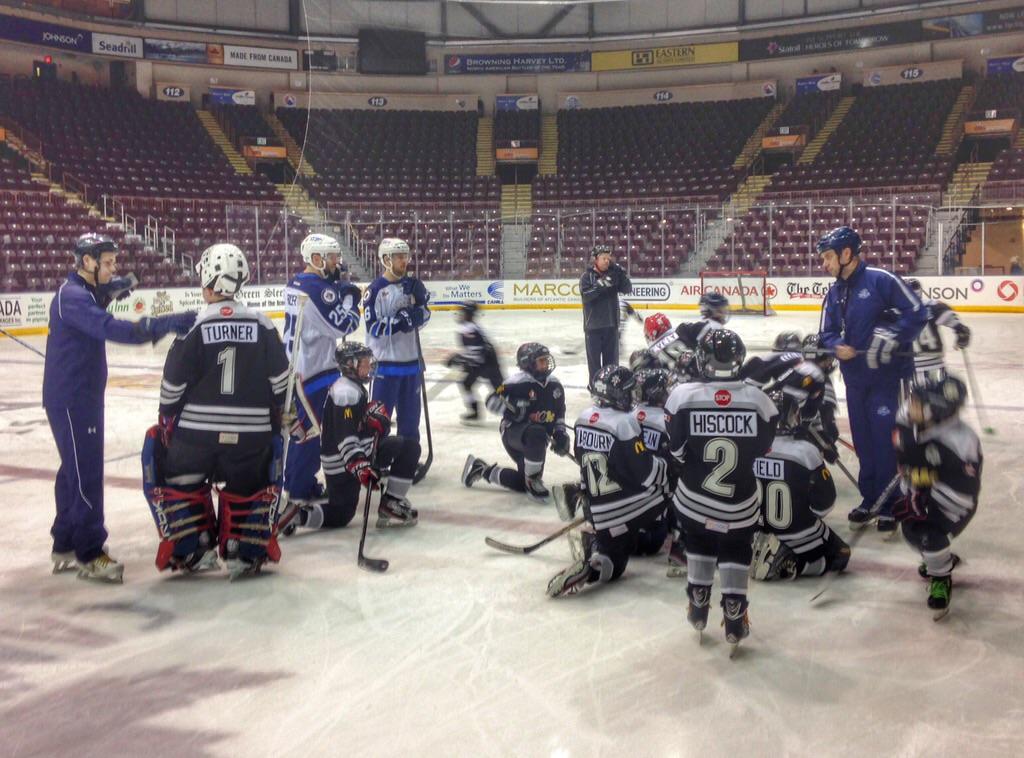 IceCapsAHL's tweet photo. Hey look, it's @IceCapsMurph! @olddutch #PracticeWiththePros @Briles25 @adelbertjohn http://t.co/UPU6tO2Gei