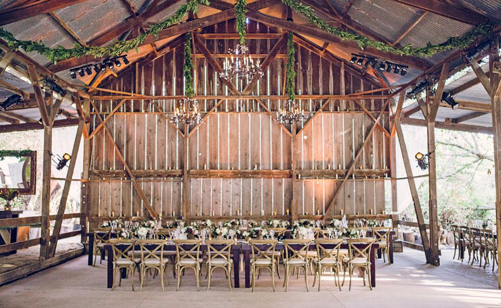 theknot's tweet image. Throw a wild west themed wedding with these tips! knot.ly/6017axJx