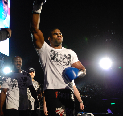 Alistairovereem's tweet photo. Do you want this signed walk out shirt? RT &amp; Follow me. 1/12 I pick the winner http://t.co/7j7NLipLfL http://t.co/fTXdWJb75B