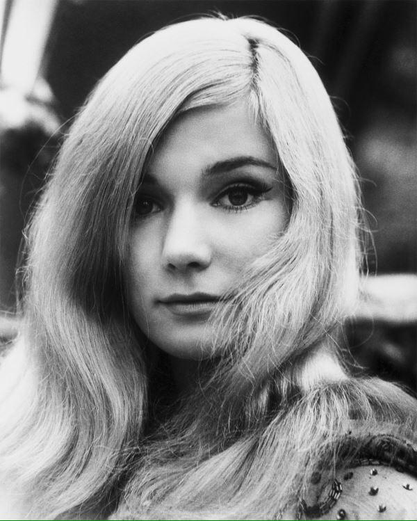 Happy Birthday to a real lovely, Yvette Mimieux, a star of the 1960s. 
