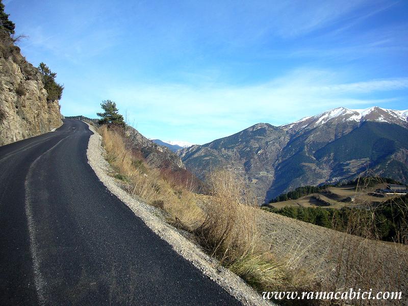 ramacabici's tweet photo. 12Km..8,5% de media...18% máxima...un kilómetro entero al 12%--COLL DE LA GALLINA por Fontaneda #puertaco #brutal http://t.co/0Ncofet4YE