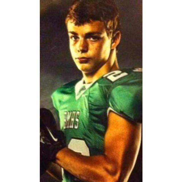 YaBoiKennyKen's tweet photo. Rest in Peace kid. #flyhighmichael http://t.co/AwQsY2CdIy