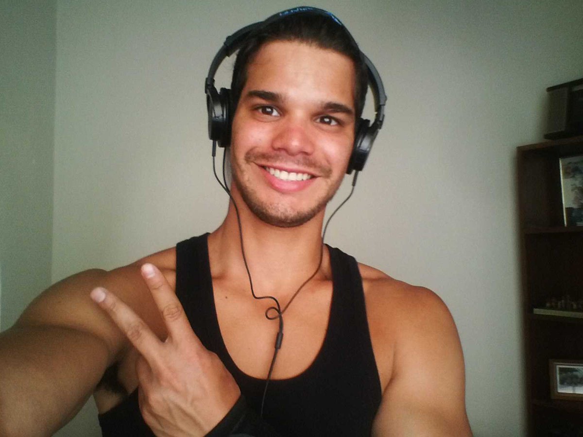 joelfarach's tweet photo. A entrenar :) http://t.co/zAL01zbjGa