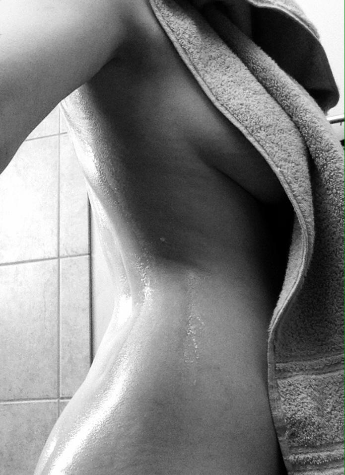 OhioChivettexo's tweet photo. @theCHIVE rt if you like #TowelThursday as much as this #Chivette!! http://t.co/l8DVbuPBQs