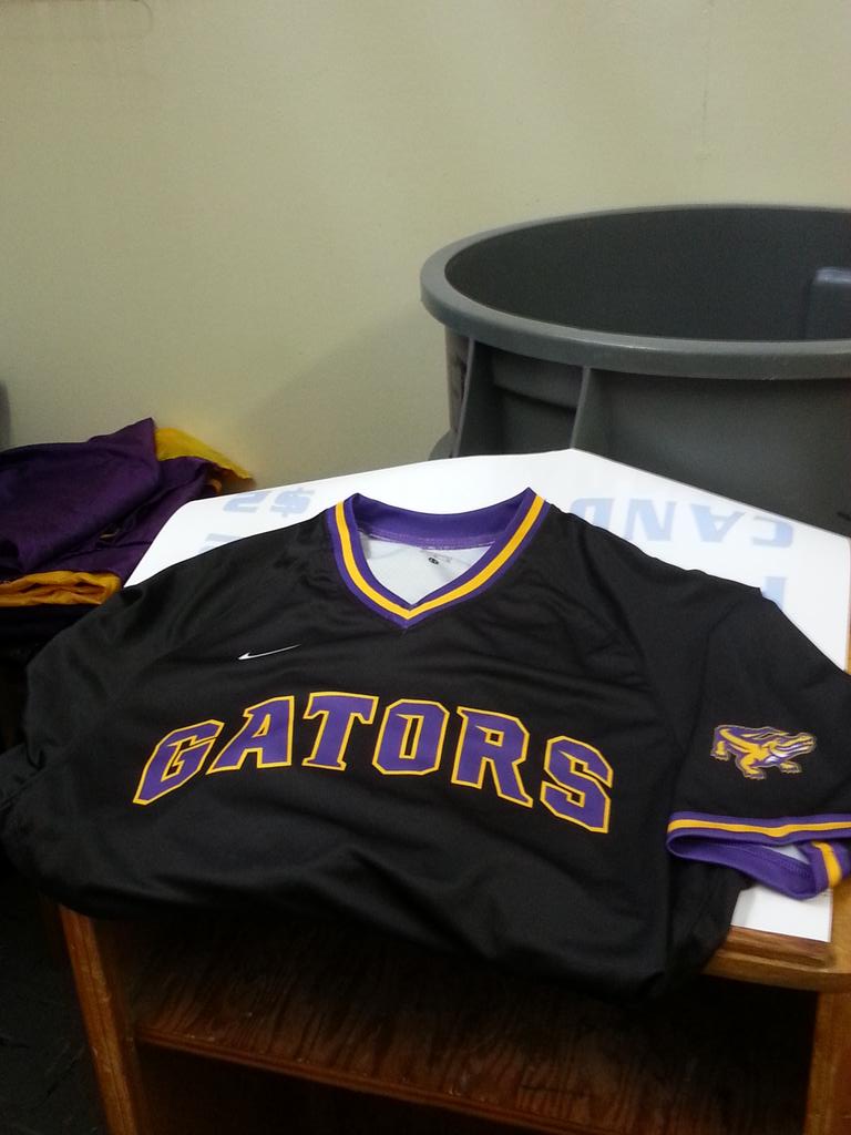 SFState_BASE's tweet photo. Check out the new look for Gator Baseball! #MakeItHappen #ChompCity #BackInBlack #BaseballCares http://t.co/xS1fYvwiJU