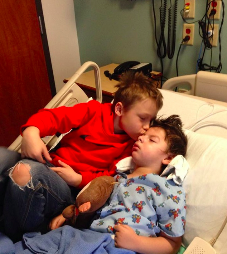 ChiveCharities's tweet photo. Brotherly Love Inspires Chive Nation! Read about our latest recipient here http://t.co/L2QF30YWba #ChiveFund http://t.co/FzgqtzcMjW