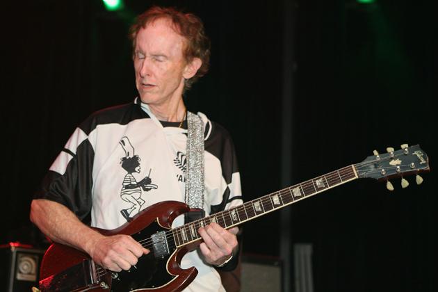 Happy 69th birthday Robby Krieger, guitarist and co-founder of      