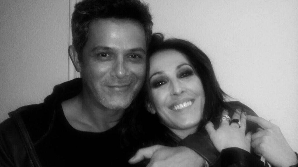 _MaluOficial_'s tweet photo. Esto pinta bien... @AlejandroSanz @lavoztelecinco 😜 http://t.co/W57G20JIN8