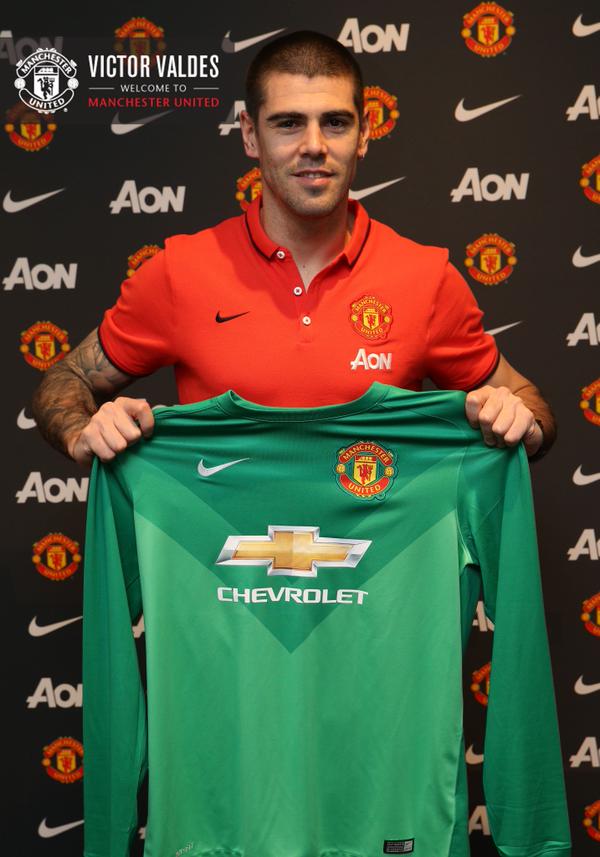 New Man Utd keeper Víctor Valdés rejected the chance to be no.1 at Liverpool to be no.2 at Old Trafford. #MUFC #LFC