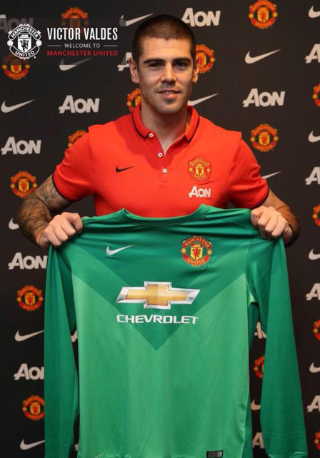 sportbladet's tweet photo. Officiellt: Förre Barça-stjärnan klar för Manchester United http://t.co/hpzhD63zko http://t.co/kxGp40K7F7