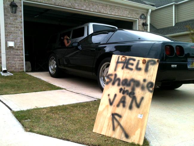 Unwindly's tweet photo. Guy Invites Strangers To Sharpie His Old Volkswagen, The Result Is Amazing. http://t.co/4hZH44eyZG #Volkswagen #art http://t.co/GMLgVdm4DV