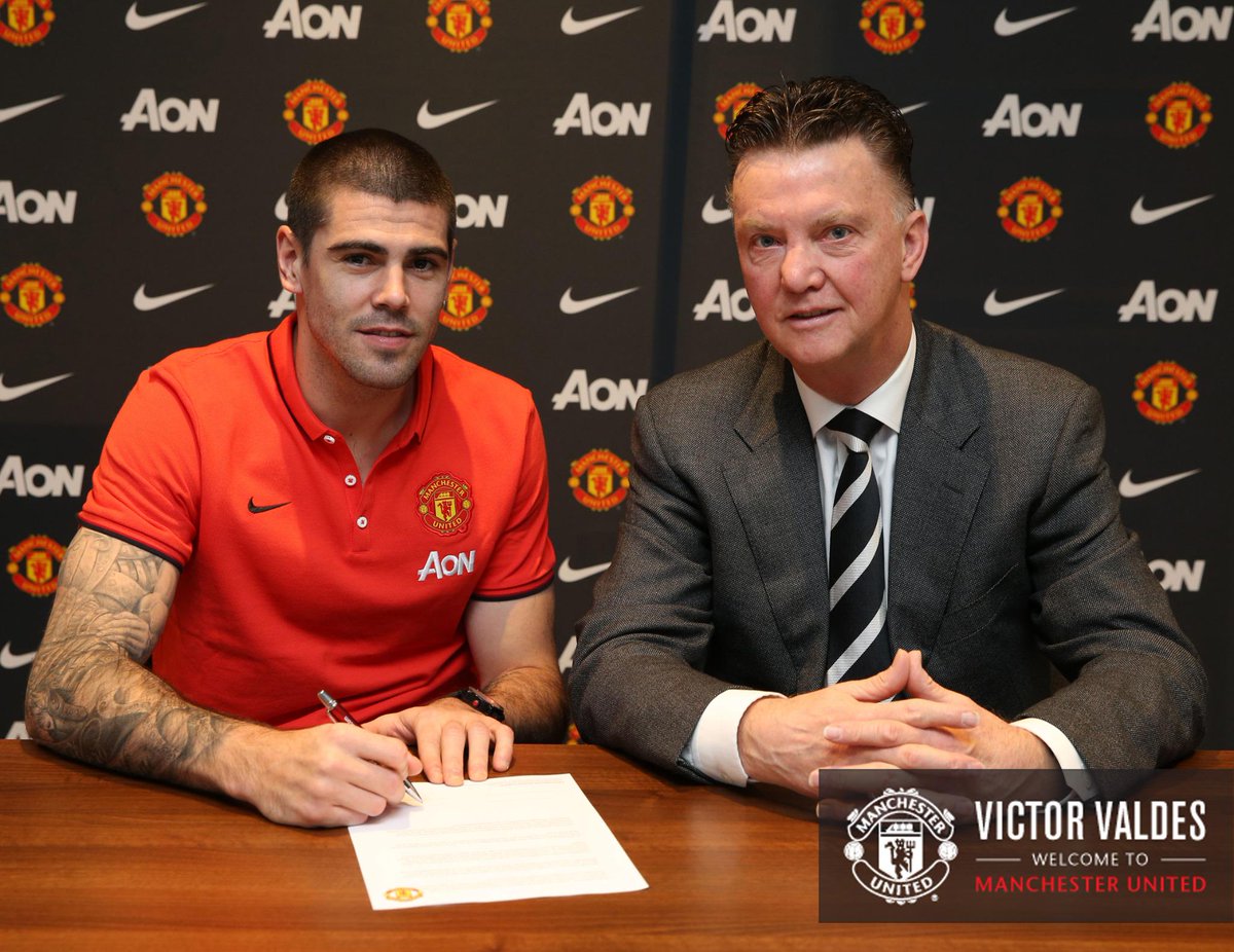 utdpath's tweet photo. Valdes tolak Liverpool untuk Kiper No 1 dan lebih memilih jadi Kiper No 2 di @ManUtd. Hahahaha http://t.co/HOAb5l1ljT
