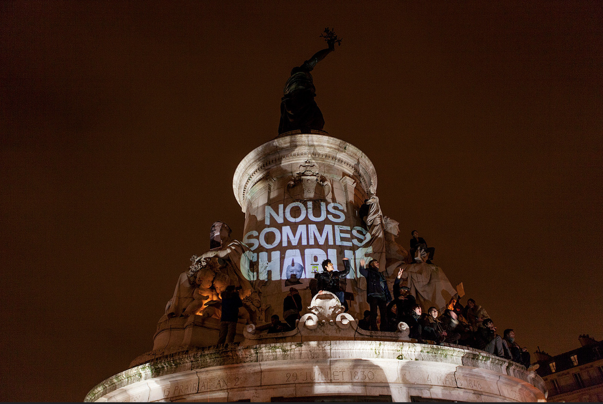 LMH_nouveau's tweet photo. «Ils voulaient mettre la France à genoux, ils l'ont mise debout.» Et le reste du monde a suivi. #Charlie http://t.co/iZr3Covr9j