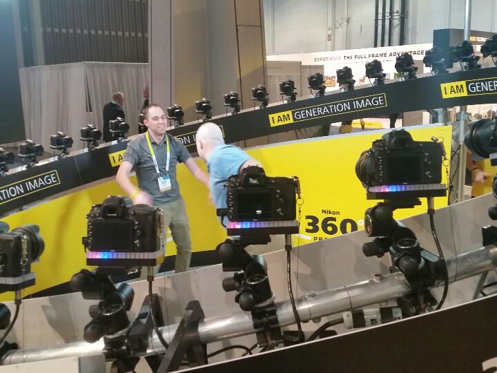 NeoEdmund1's tweet photo. @NikonUSA 36-degree panoramic project using 46 cameras for some exciting flicks #CES2015 #CESGear #CEShighlights http://t.co/to9ynU2q1Kโ