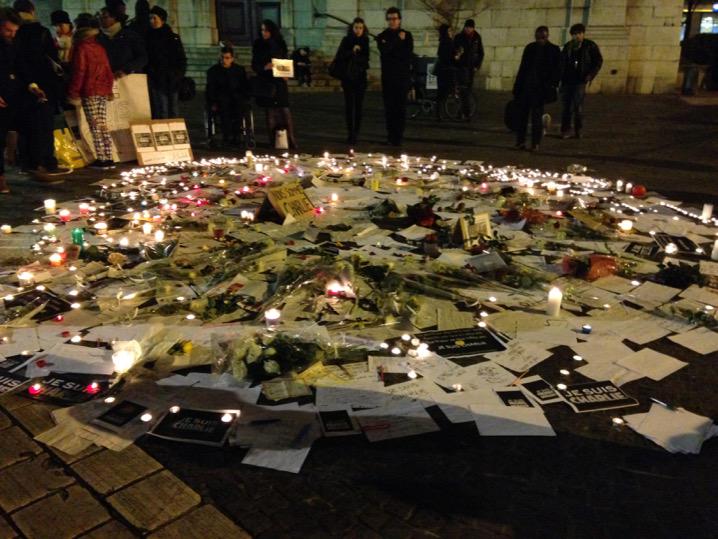 A Grenoble. Nous sommes Charlie. Hommage à Charlie Hebdo.