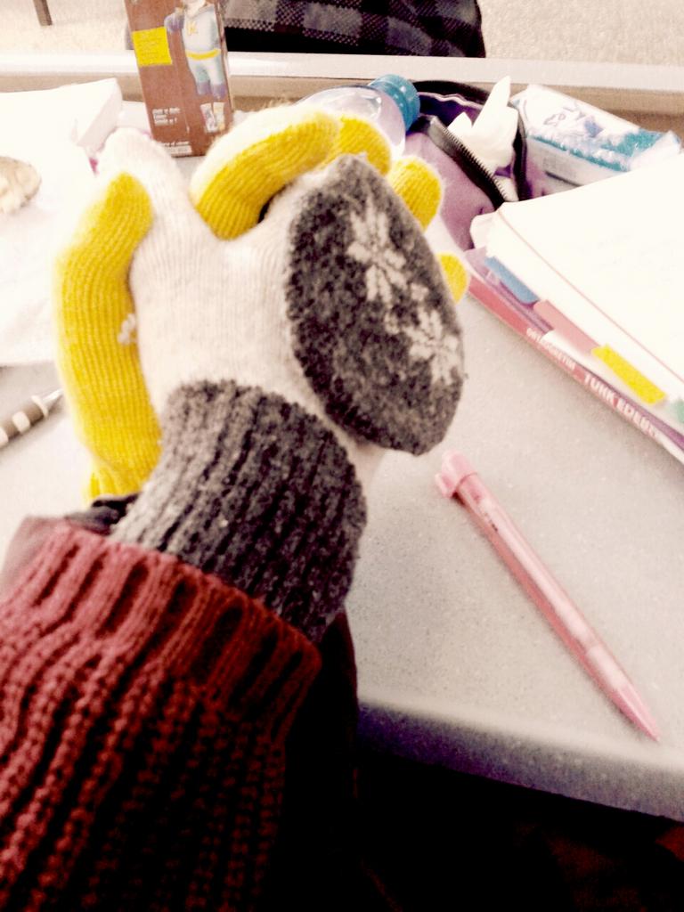 Benım ellerımı de kardesım ısıtır 😝😂😘😍 <a href="/gizmiyim/">Gizem</a>