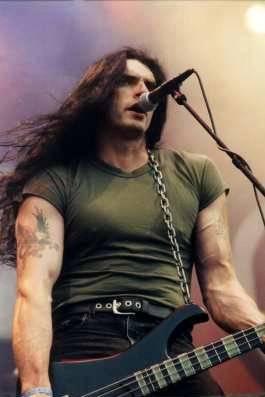 Happy belated birthday (and RIP) to THE most metal-looking human being ever to have walked the earth, Peter Steele: 