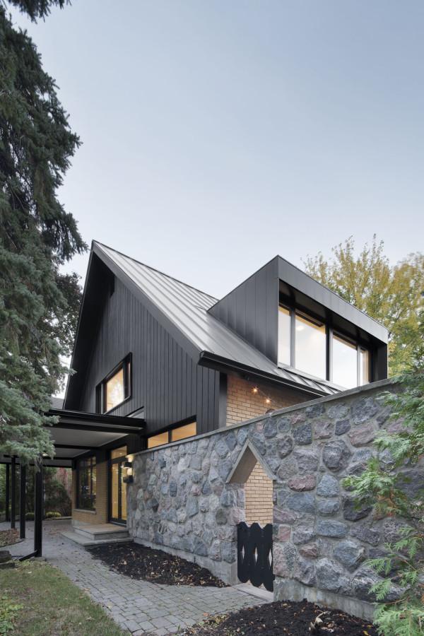 Dawson_Clinton's tweet photo. Closse Residence, by Naturehumaine combines traditional stonework with a modern facade
http://t.co/UlHOVUfDyK #design http://t.co/UiDNKDPXUn