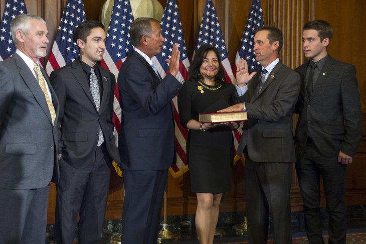 UnofficialSK's tweet photo. Swearing-in with @SpeakerBoehner and my family.
#MyRepSteveKnight #CA25 http://t.co/AN0k7azhNp