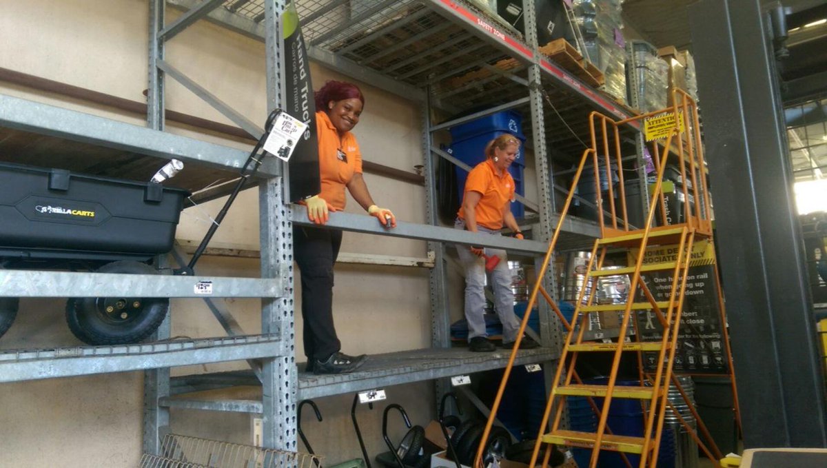 michaelahealy2's tweet photo. Thank you Elaine & Faith for working safe #StaySafeSpring @rose_taylorwood@Laineyrock0412@THDSafetyChris http://t.co/J982aYqD2a
