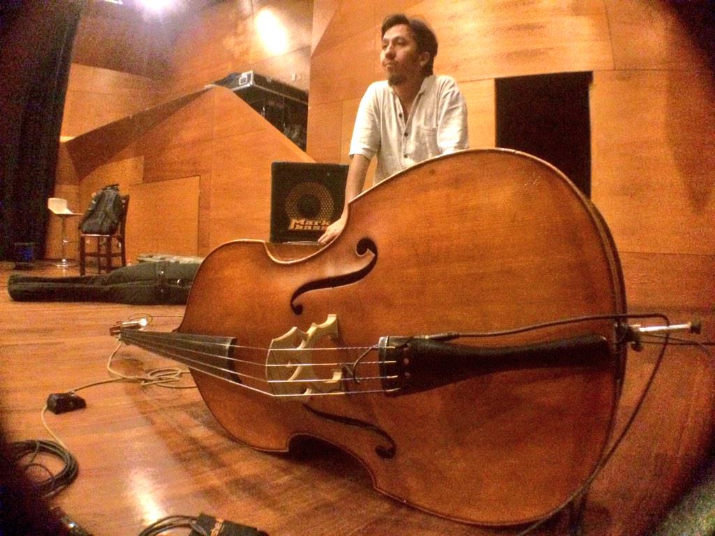 nanostern's tweet photo. Preparando todo para #PielDeMadera en el @centroGAM #TocatasMil #StgoaMil. http://t.co/HMhPsUg5iY