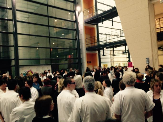 bouemo's tweet image. #chrmercy #minute de silence