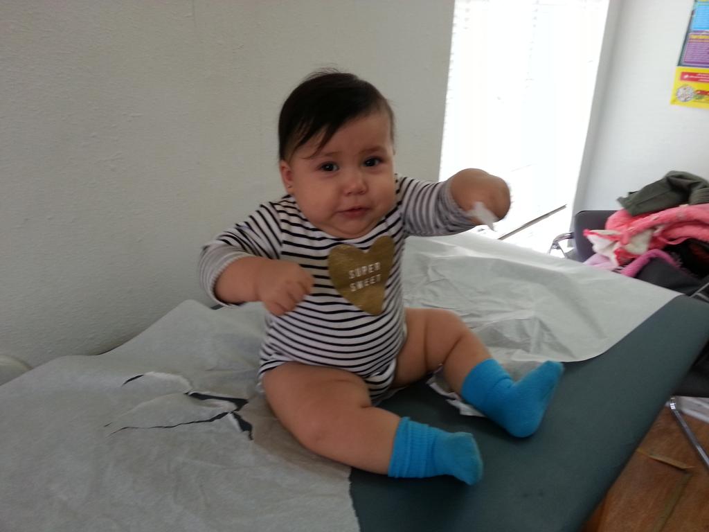 FReN_22's tweet image. My sweetheart Layla at her 9mos checkup! #LaylaRose #9mos #TheirGoingToNeedNewTissue