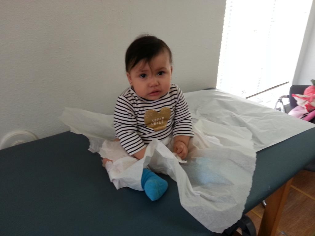 FReN_22's tweet image. My sweetheart Layla at her 9mos checkup! #LaylaRose #9mos #TheirGoingToNeedNewTissue