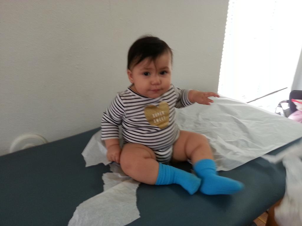 FReN_22's tweet image. My sweetheart Layla at her 9mos checkup! #LaylaRose #9mos #TheirGoingToNeedNewTissue
