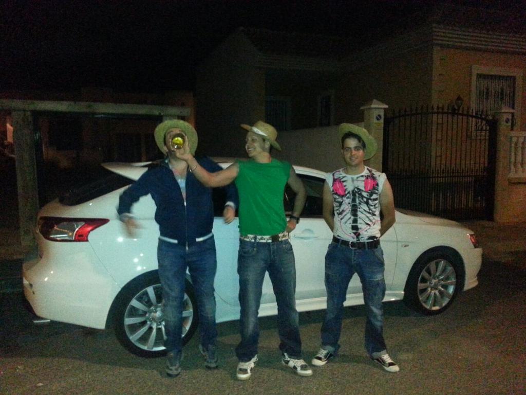 derrapetotal's tweet photo. @porris6 @pakosanxez ke foto ke noche ke guapo kuando repetimoos http://t.co/MnrJaKDPox