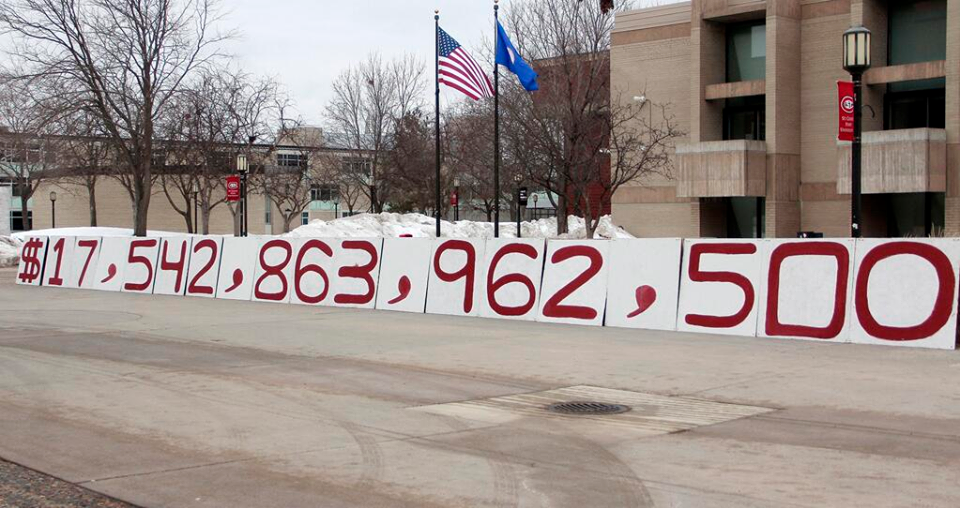 YAL_MN's tweet photo. @YAL_SCSU representing @YAL_MN last year with their Visualize the Debt event!
#TBT #YALiberty #YALMN http://t.co/qURc5fcDjA